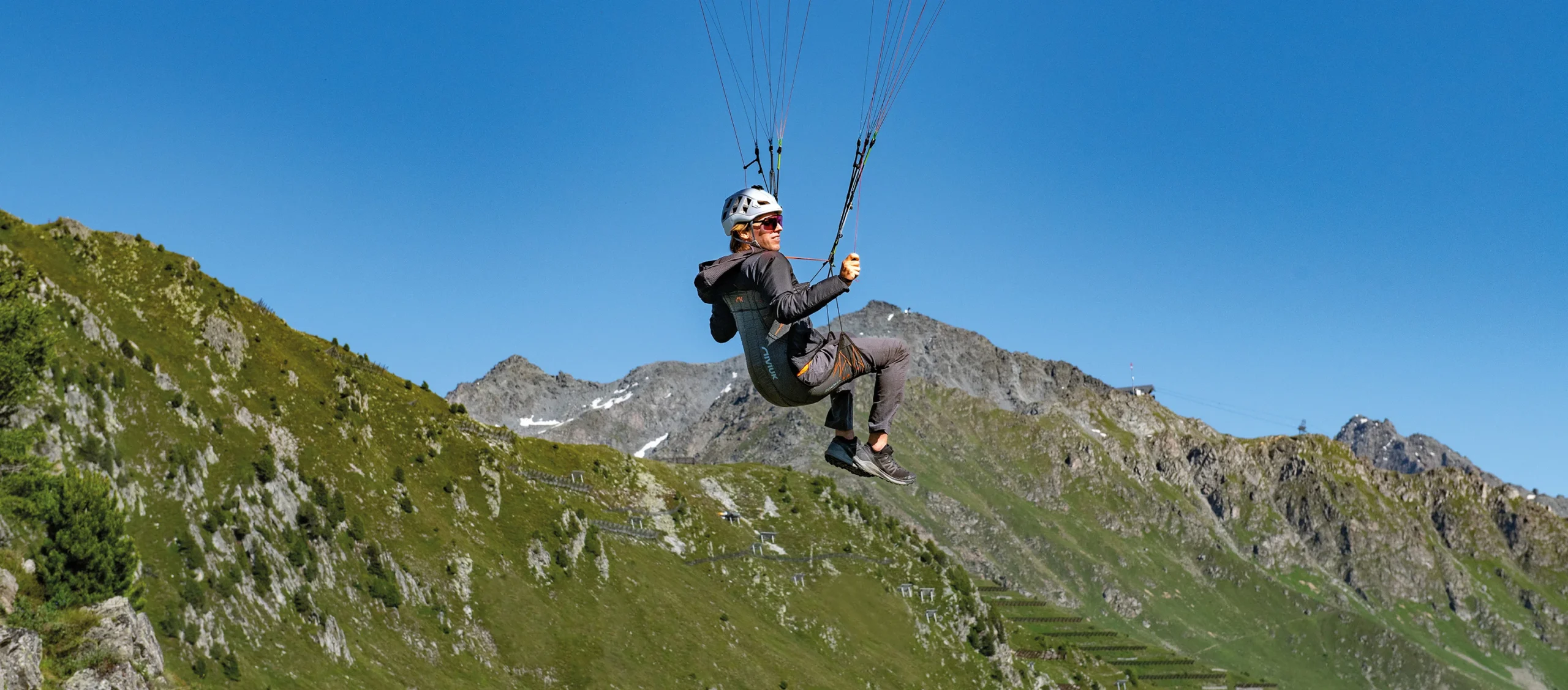 Roamer 2 P. Hike and fly harness. Niviuk paragliders