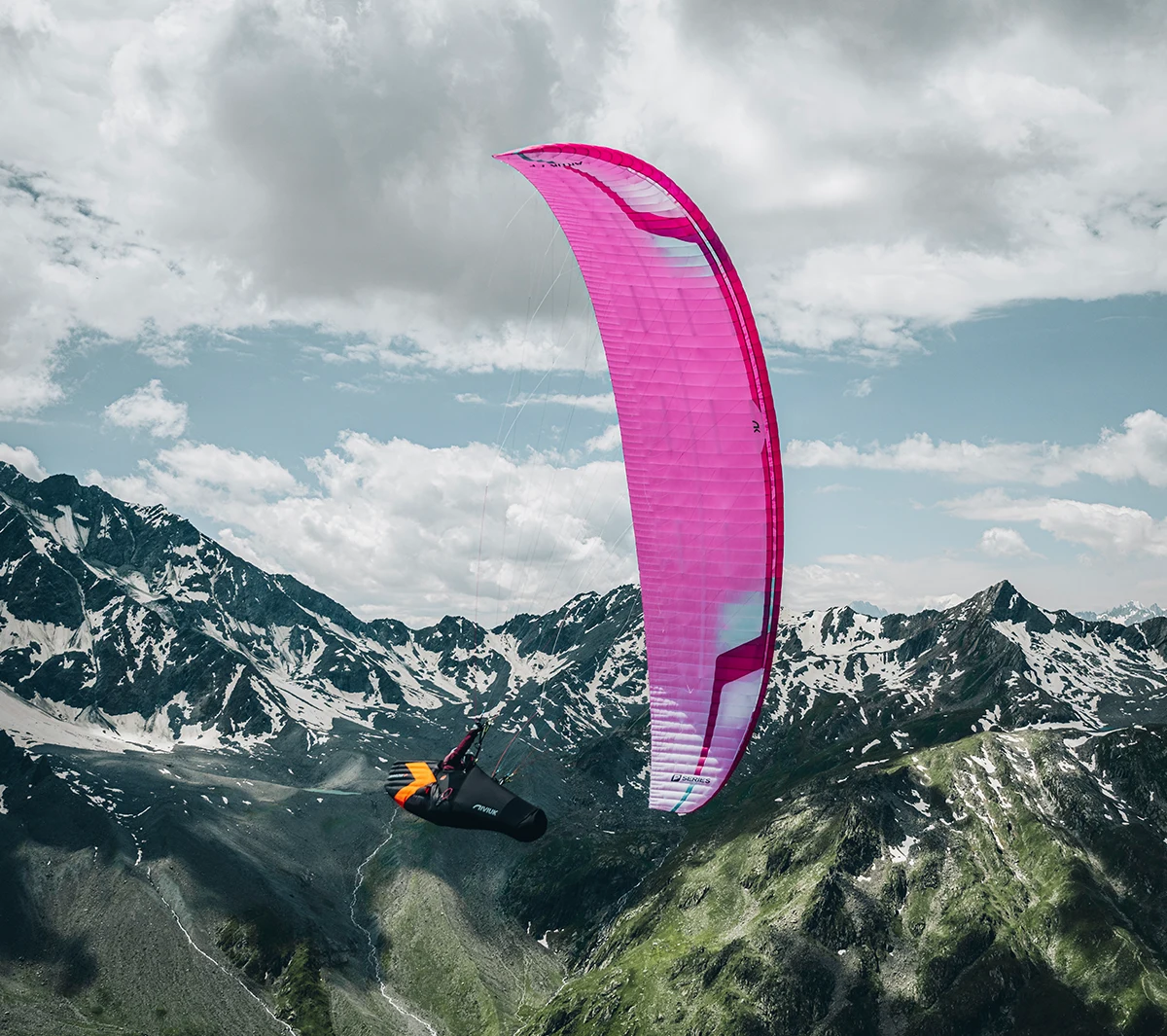 Artik 7 P, cross country ultralight hike and fly paraglider by Niviuk